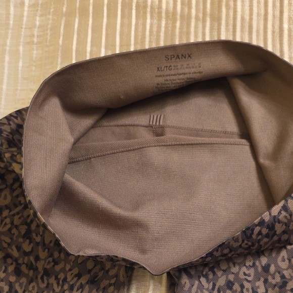 SPANX Leopard Print Leggings - Black and Gray - Picture 4 of 11